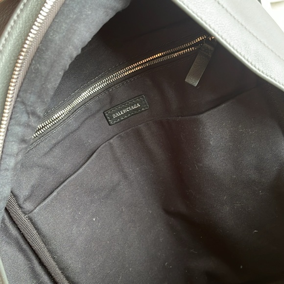 Balenciaga backpack. Great condition a little scratch on one handle-see pictures - Picture 4 of 14